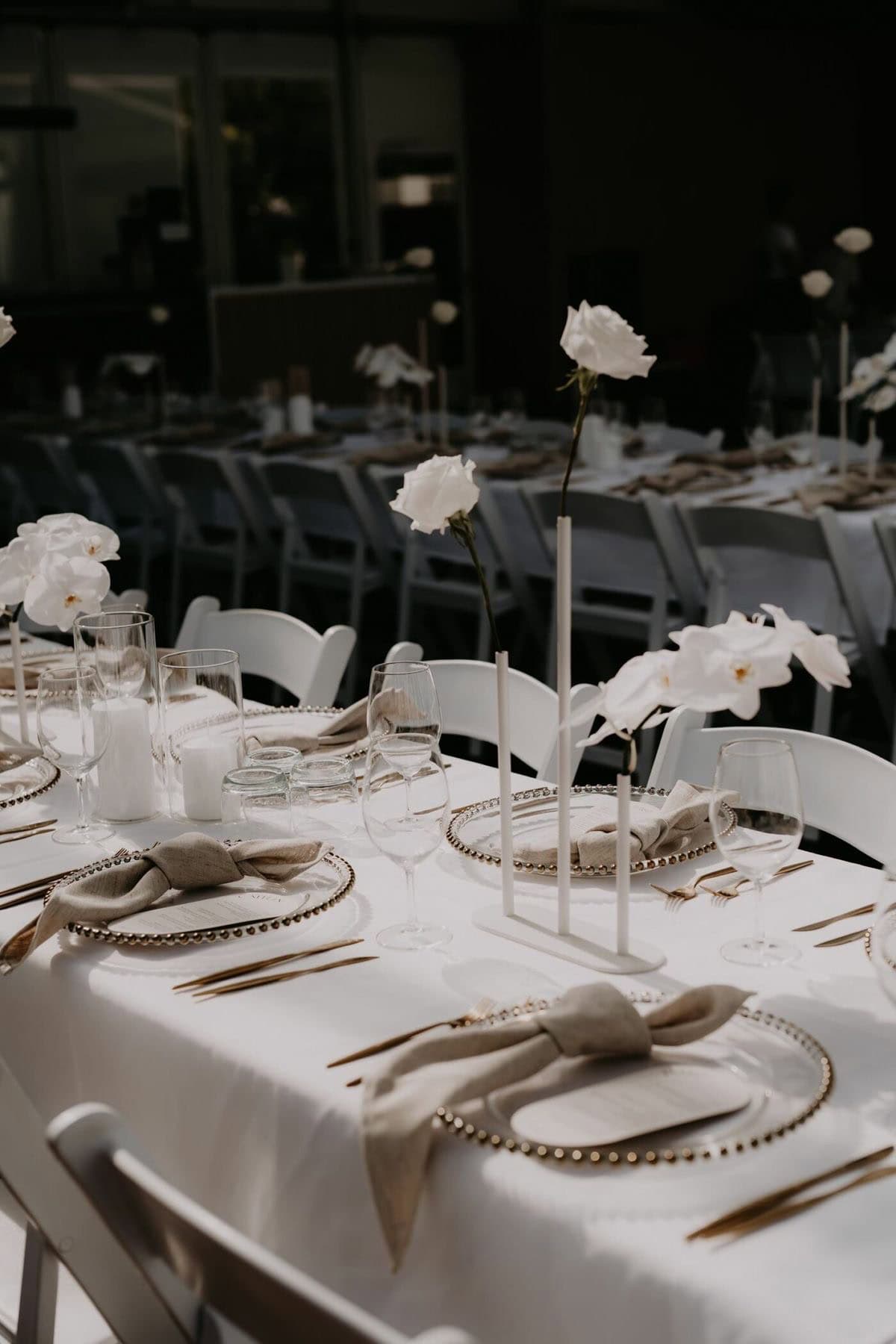 Warm minimalism: why parents choose airy decorations and natural materials