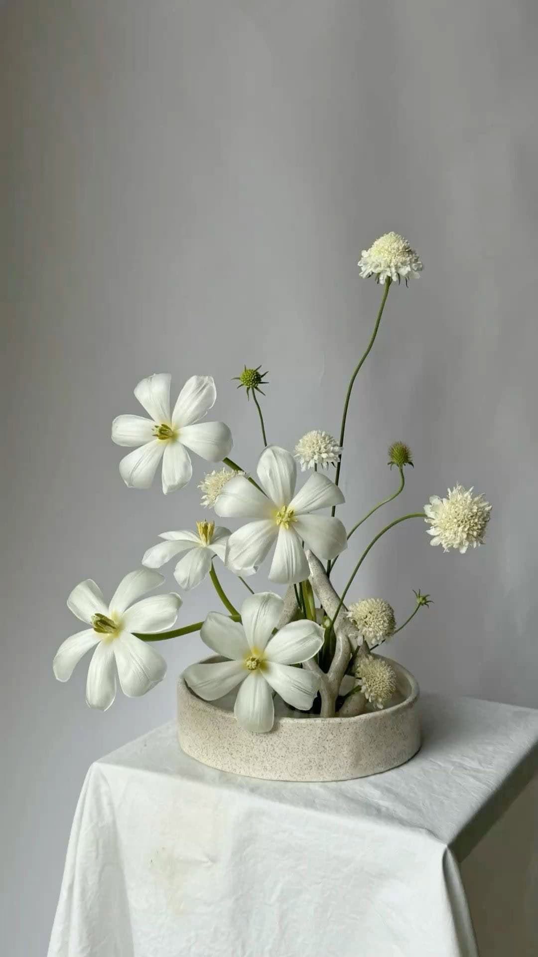 Japanese floral arrangements - ikebana art and floral aesthetics for weddings and events