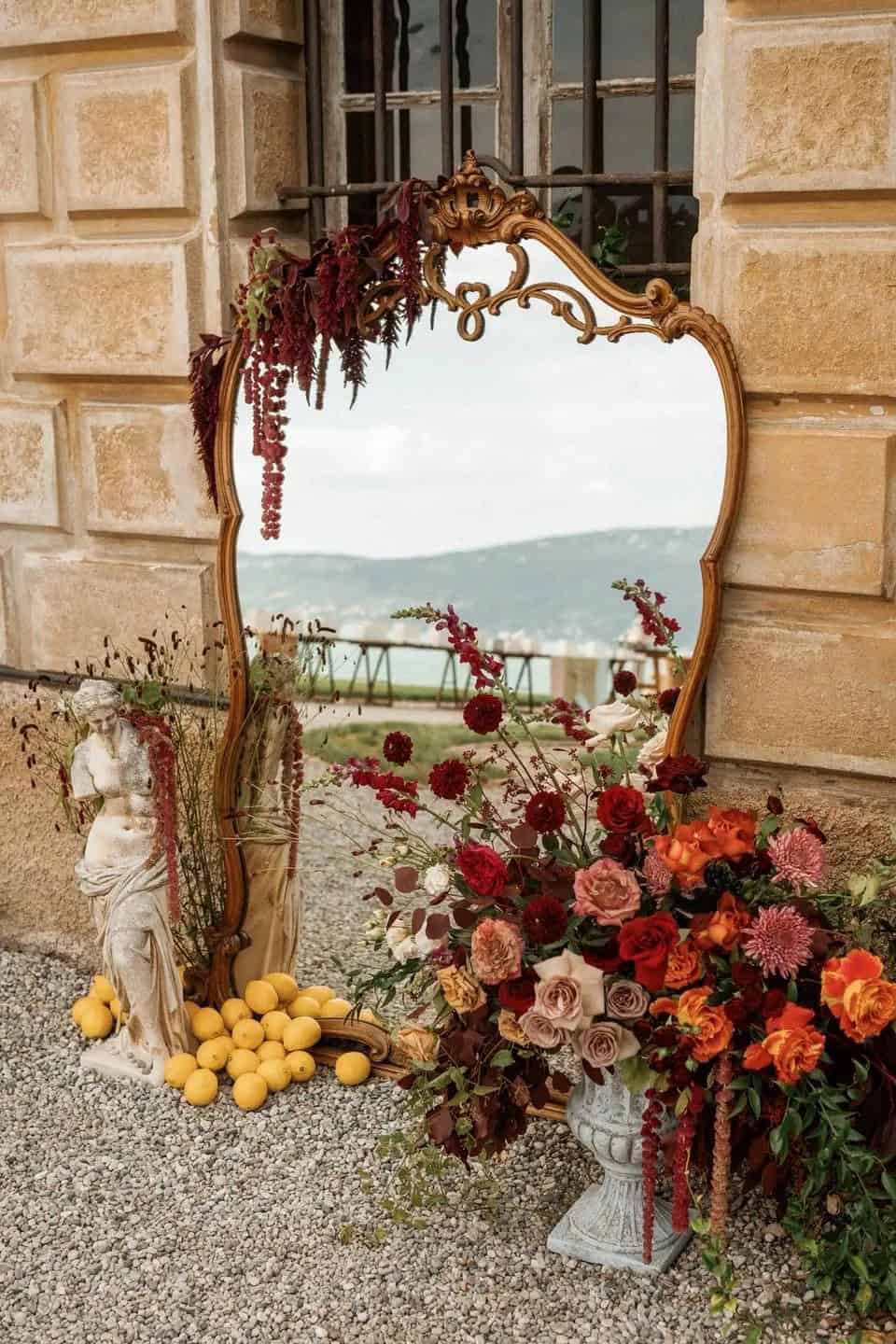 Autumn wedding: warm elegance, spectacular landscapes and details with personality